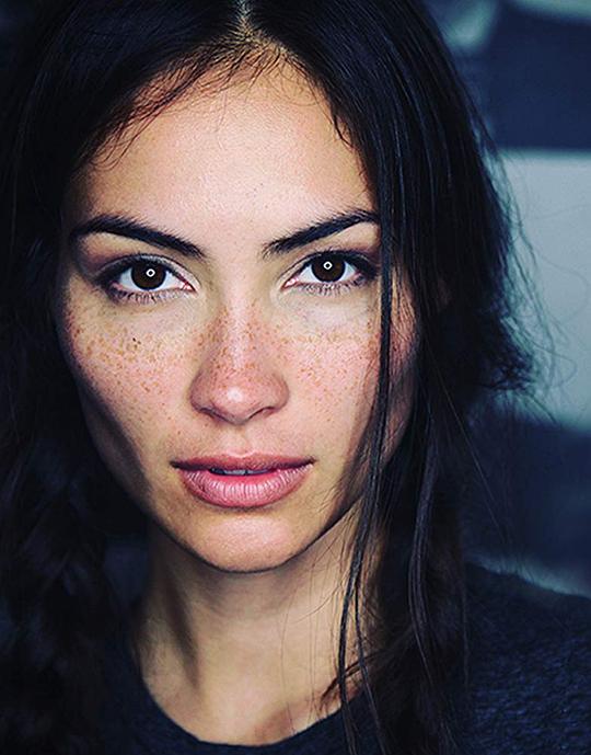 凯特林·麦克休 Caitlin McHugh