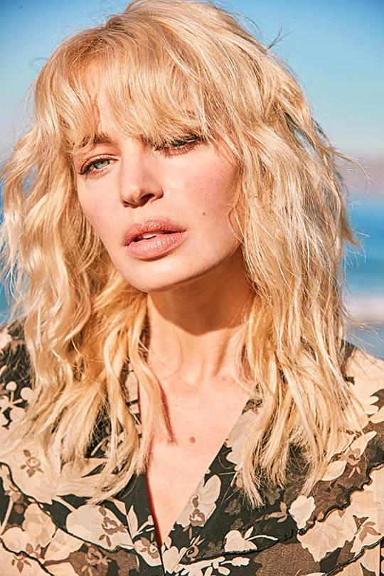 克洛伊·法恩沃斯 Chloe Farnworth