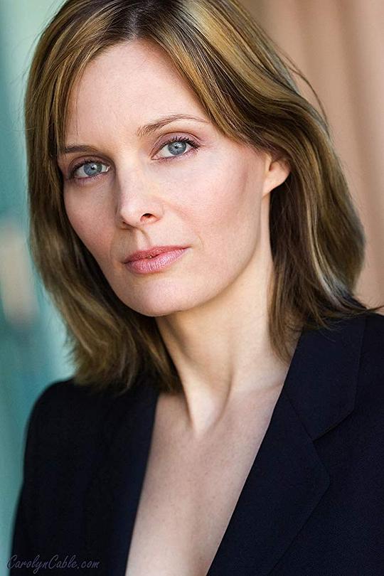 卡罗琳·奇奥迪妮·凯布尔 Carolyn Chiodini-Cable