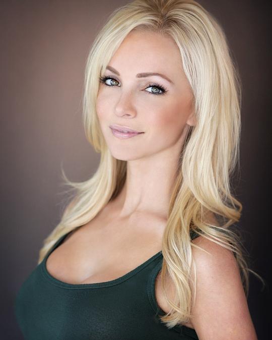 阿曼达·兰德里 Amanda Landry