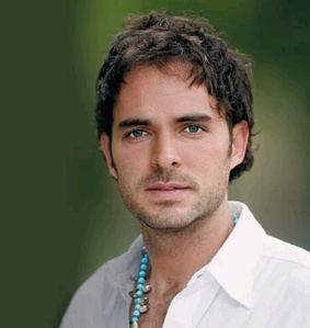 马诺洛·卡多纳 Manolo Cardona