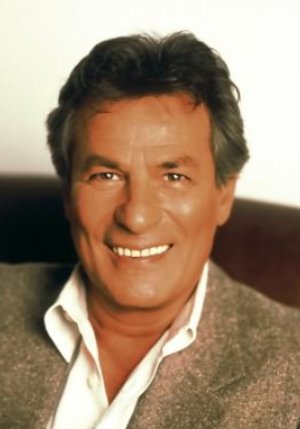 乔 E·塔塔 Joe E. Tata