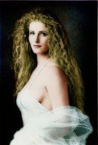 多米齐亚娜·焦尔达诺 Domiziana Giordano