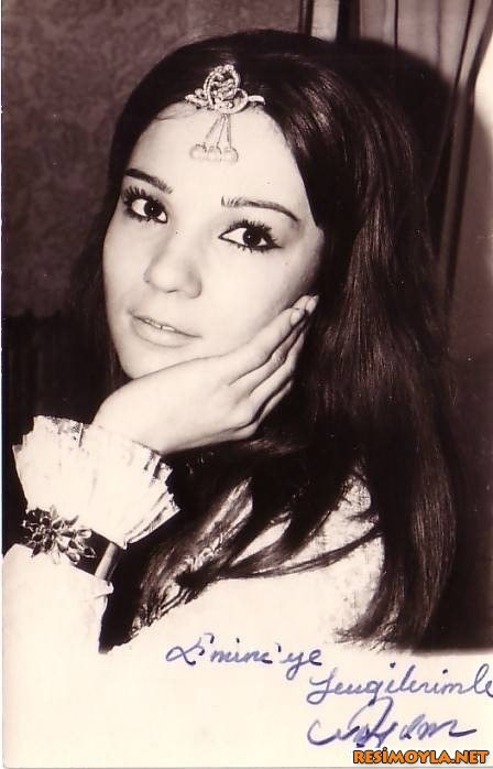 妮罗菲尔。阿依丹 Nilüfer Aydan