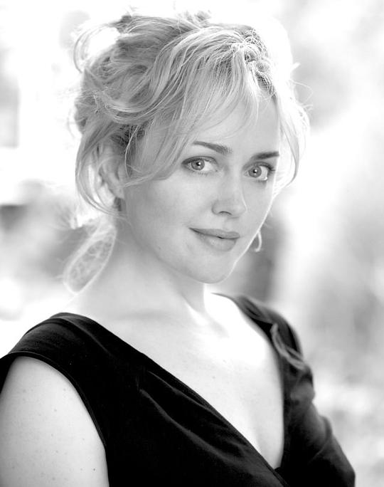 安吉琳·博尔 Angeline Ball