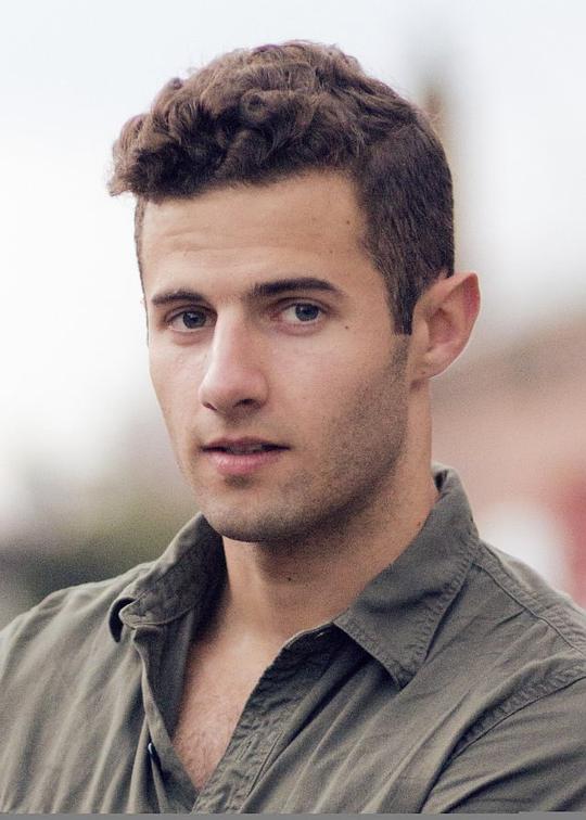 罗伊·哈特拉姆 Roe Hartrampf