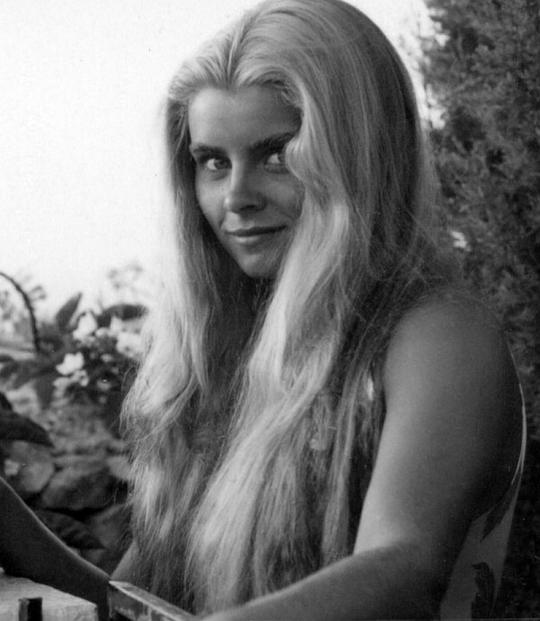 泰伦·包华 Taryn Power