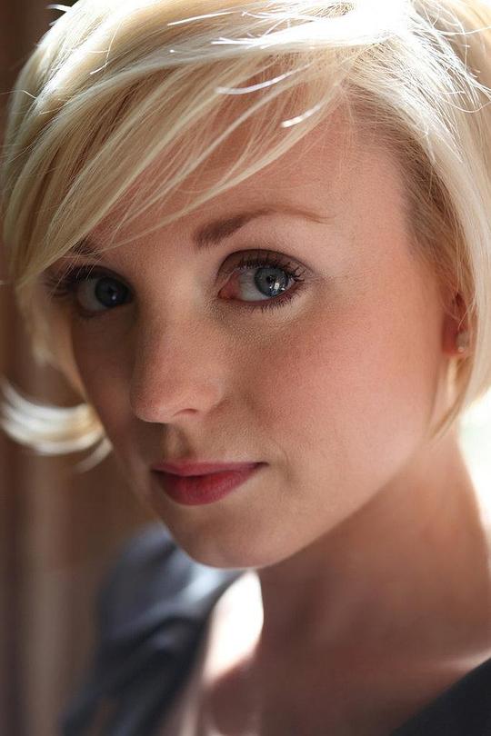 海伦·乔治 Helen George