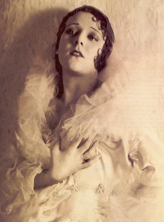 因佩里奥·阿亨蒂娜 Imperio Argentina