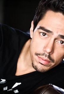 扎克·圣蒂亚戈 Zak Santiago