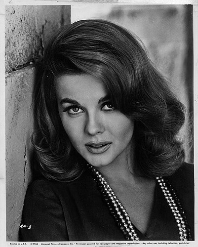 曼蒂·赖斯-戴维斯 Mandy Rice-Davies