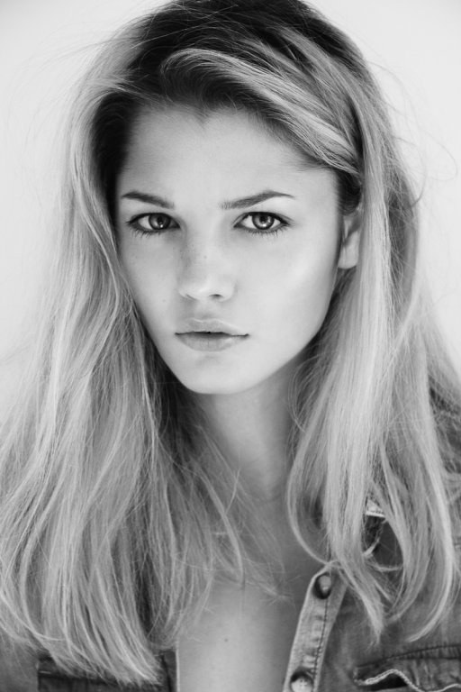 维诺妮卡·奥泽尔娃 Veronika Ozerova