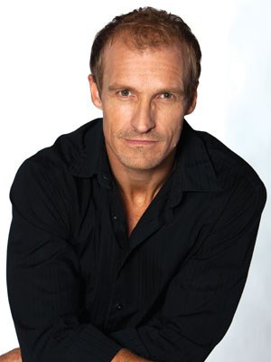 西蒙·诺斯伍德 Simon Northwood