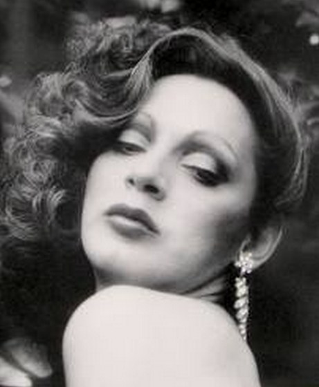 霍利·伍德劳恩 Holly Woodlawn