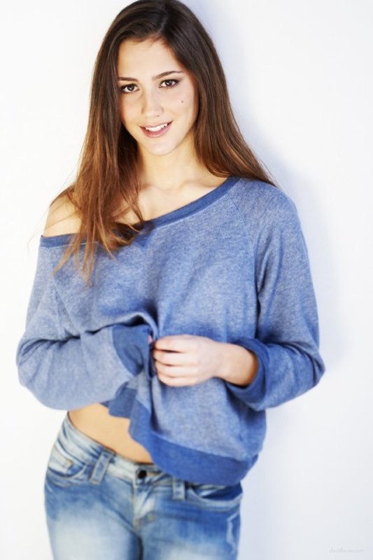 佐伊·贝尔金 Zoë Belkin