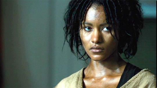 埃默利雅波恩 Emelia Burns