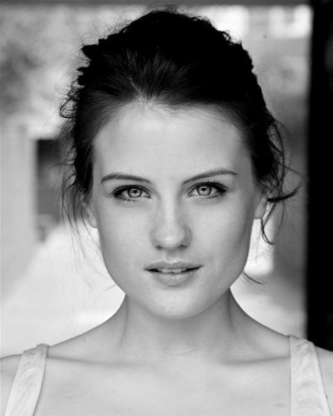 妮卡·麦圭根 Nika McGuigan