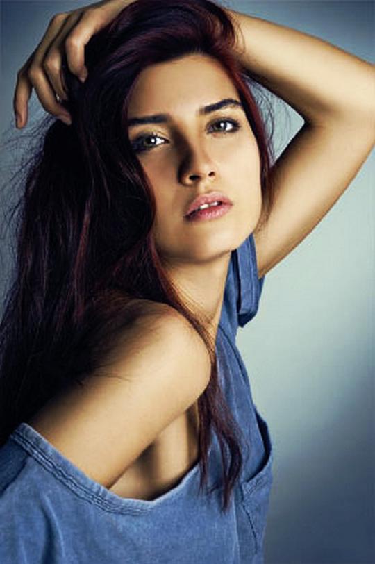 图芭·布尤库斯滕 Tuba Büyüküstün
