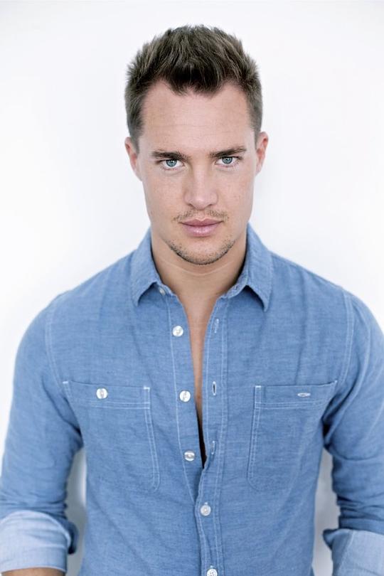 亚历山大·德雷蒙 Alexander Dreymon