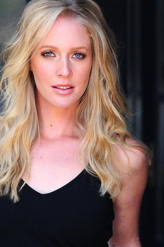 艾米丽·方达 Emily Fonda