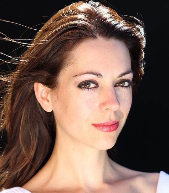 劳拉·柯尔孔 Laura Colquhoun