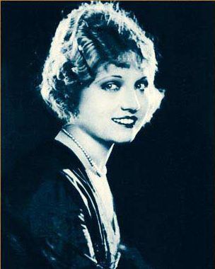 伊娃·诺瓦克 Eva Novak