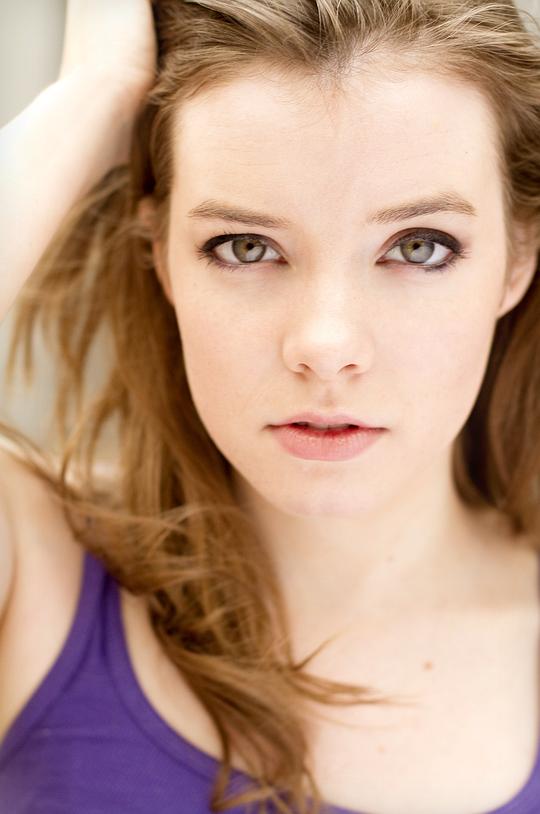 谢拉米·李 Cherami Leigh
