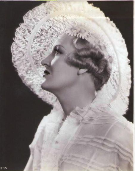 韦雷·蒂斯代尔 Verree Teasdale