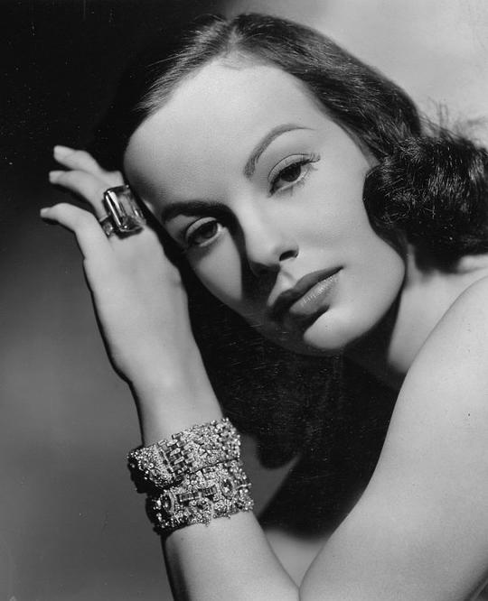 菲伊·爱默森 Faye Emerson