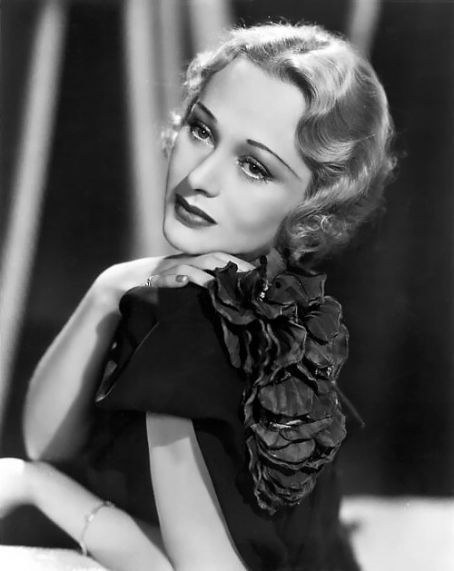 多洛雷斯·卡斯特洛 Dolores Costello