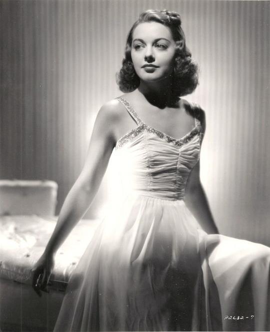 旺达·麦凯伊 Wanda McKay
