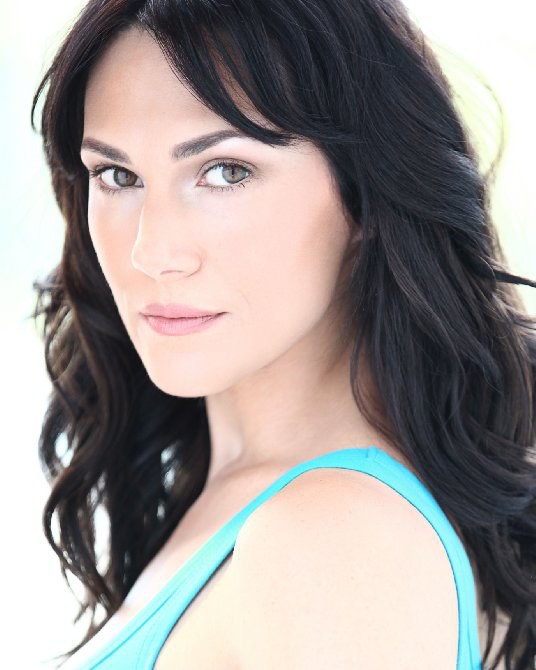 凯拉·扎戈尔斯基 Kyra Zagorsky