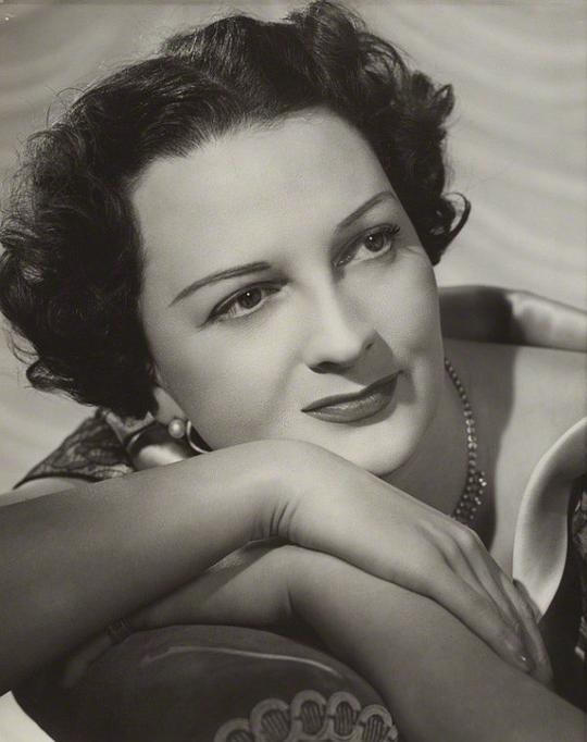 卡罗尔·布朗 Coral Browne