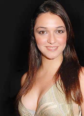 Nauheed Cyrusi Nauheed Cyrusi