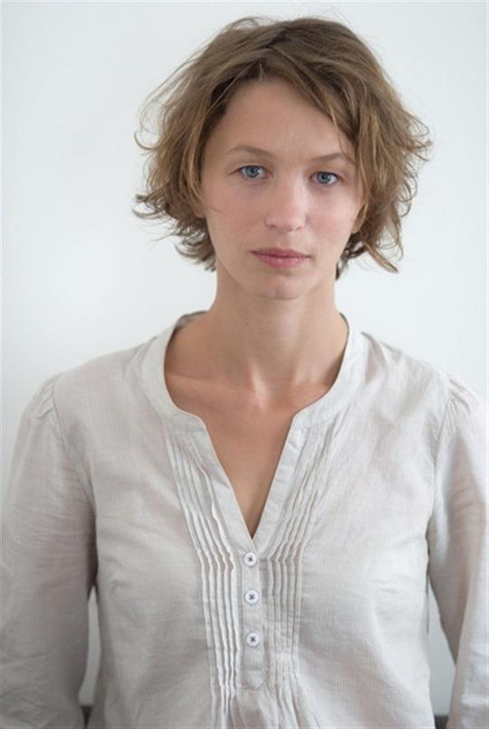 德芙妮·楚里奥特 Delphine Chuillot