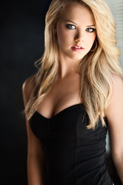 卡罗琳·福特 Caroline Ford
