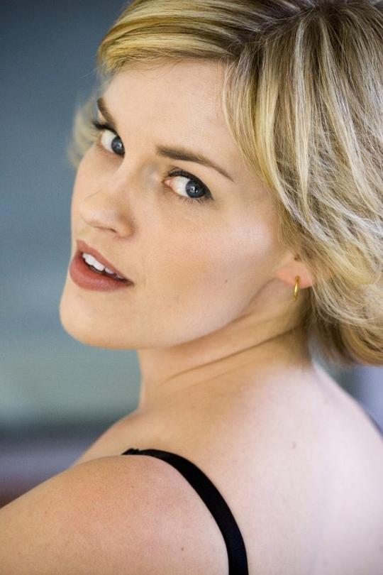 凯瑞·华格伦 Kari Wahlgren
