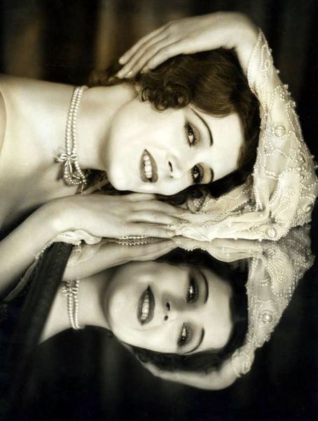 琼·科利尔 June Collyer