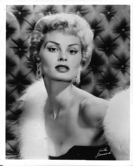 艾瑞什·麦考拉 Irish McCalla