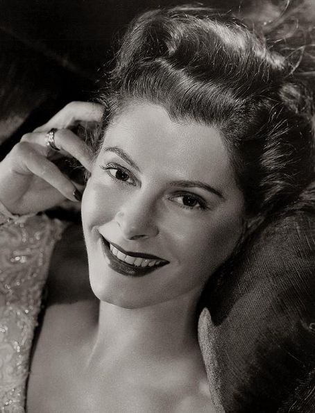 米舍利娜·谢雷尔 Micheline Cheirel