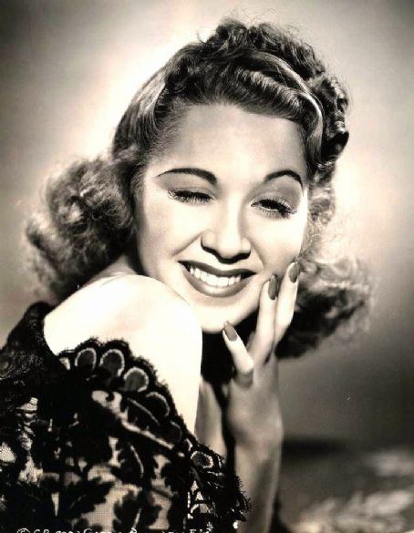 格洛丽娅·布朗德尔 Gloria Blondell