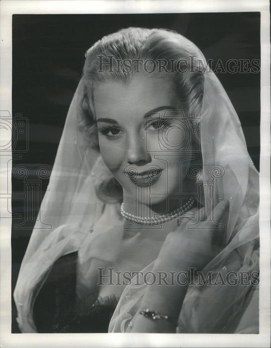 露西·诺奇 Lucy Knoch