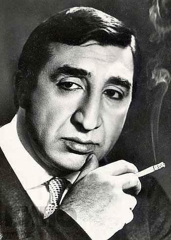 伏龙泽克·姆克尔强 Frunzik Mkrtchyan