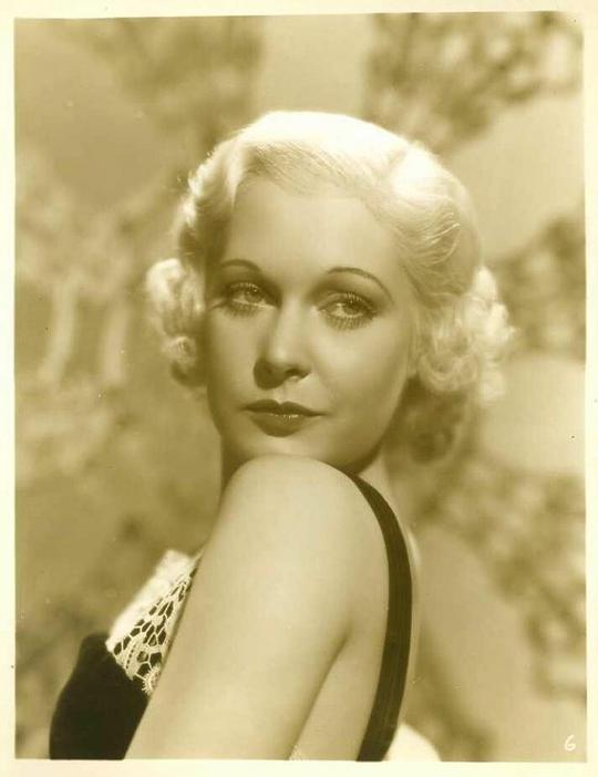 多萝西娅·肯特 Dorothea Kent