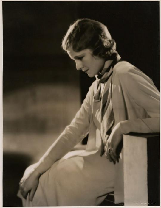 阿德里安娜·艾伦 Adrianne Allen