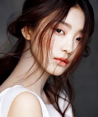 尹宝拉 Bo-ra Yoon