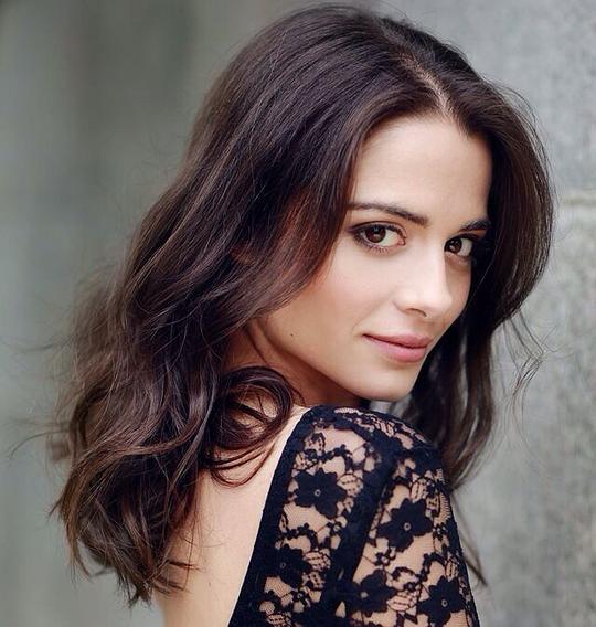 斯蒂芬妮·列尼达斯 Stephanie Leonidas