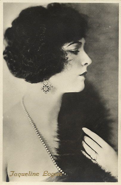 杰奎琳·洛根 Jacqueline Logan