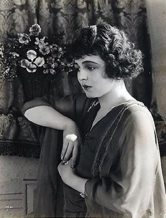 海伦·查德维克 Helene Chadwick