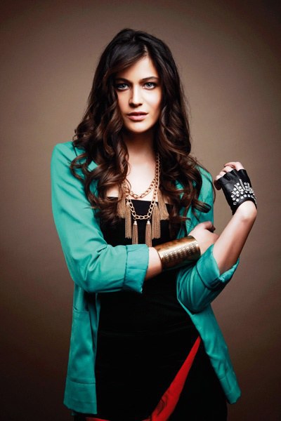 贝拉克·蒂聚纳塔奇 Berrak Tüzünataç